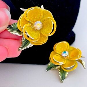 Vintage 60's Yellow Enamel Floral Cottage Spring Whimsical MOD Fairy Earrings